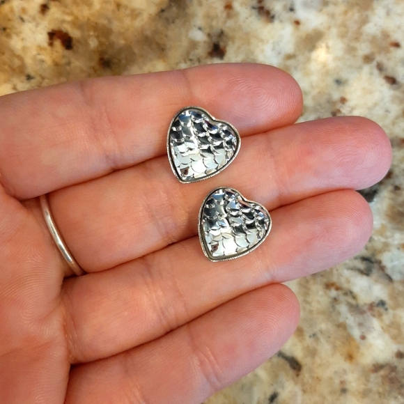 🔥🔥 SALE 🔥🔥 Chrome Mermaid Stud Heart Earrings - Picture 2 of 2